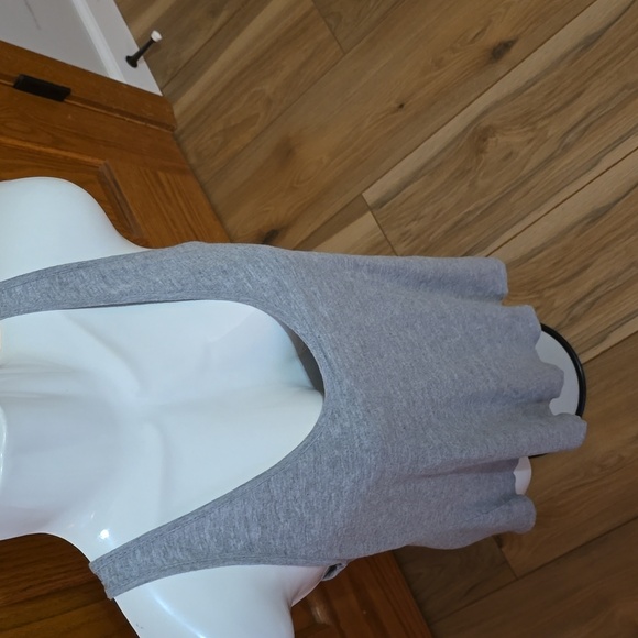 Venus Flowy Loose Fit Backless Gray Tank w/Black Elastic Band - Picture 8 of 14